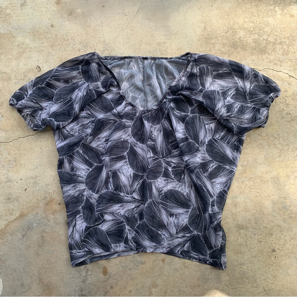 woman’s  Gray Print Short Sleeve Blouse